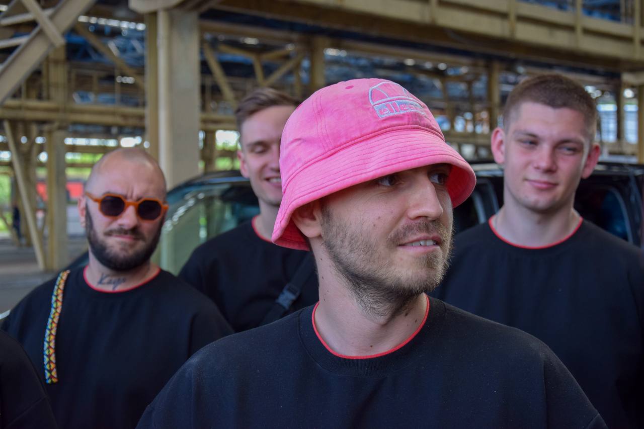 Kalush Orchestra повернулись в Україну та заспівали &quot;Stefania&quot; з митниками (відео)